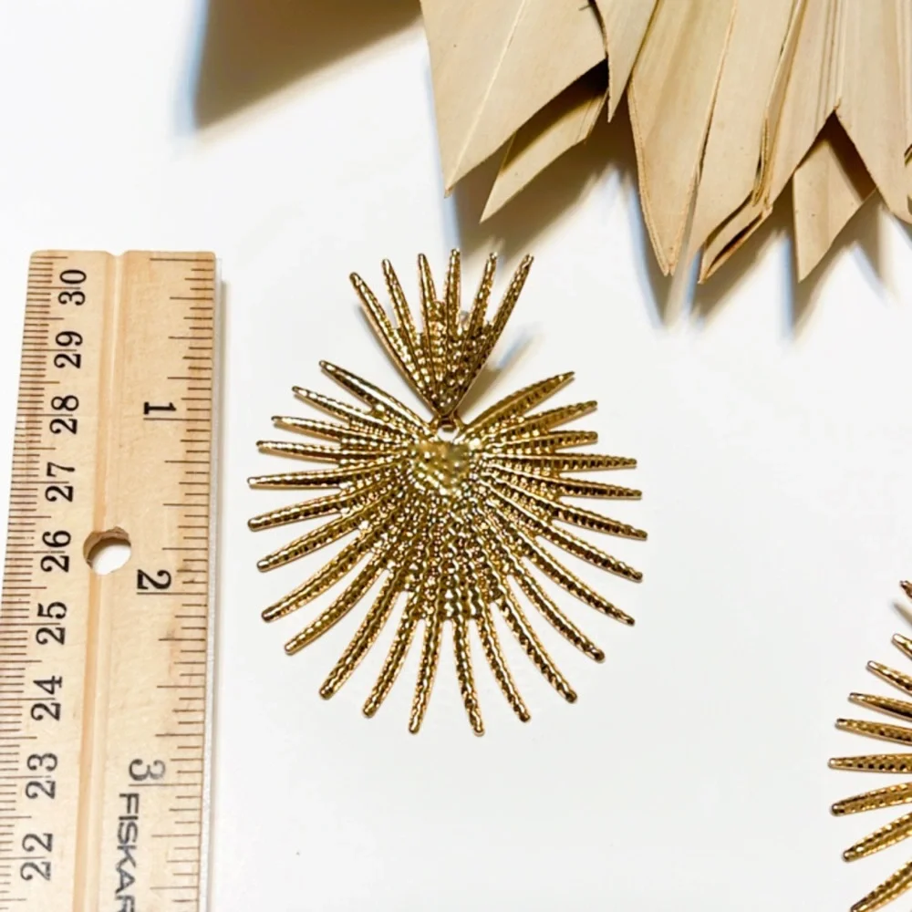 Gold Radiation earrings - Picture 6 of 8